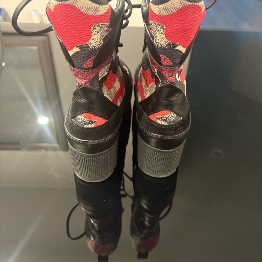 Louis Vuitton Desert Boots - Picture 3 of 4